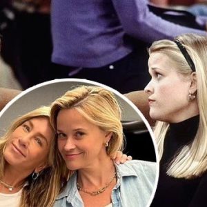 Jennifer Aniston, 55, and Reese Witherspoon, 48, show off their ageless beauty in wrinkle-free pics. They don't look a day over 30!